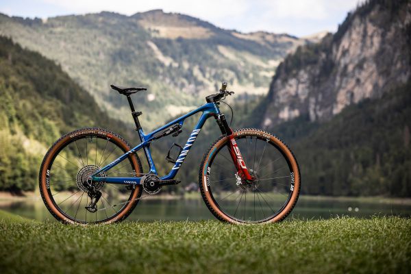 Canyon Lux CFR Valentiny Corvi