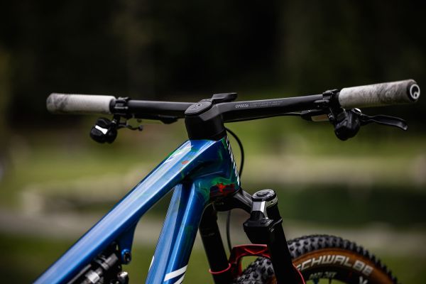 Canyon Lux CFR Valentiny Corvi