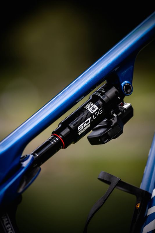 Canyon Lux CFR Valentiny Corvi