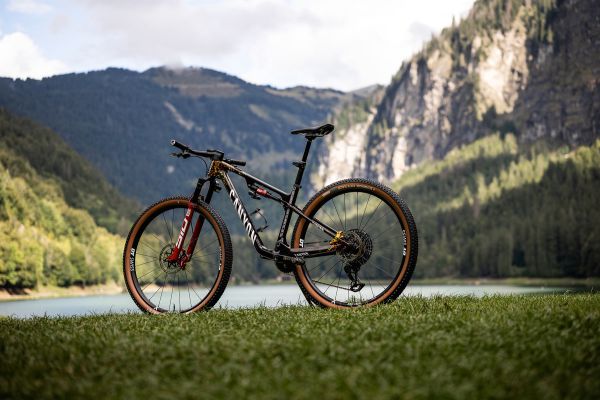 Canyon Lux CFR Lucy Schwarzbauera