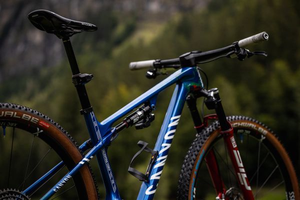 Canyon Lux CFR Valentiny Corvi