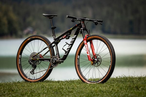 Canyon Lux CFR Lucy Schwarzbauera