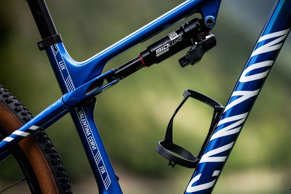 Canyon Lux CFR Valentiny Corvi