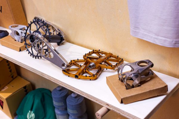 BESPOKED 2025 - Komponenty