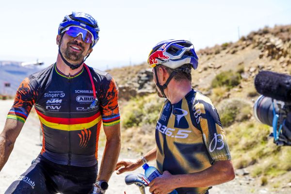 Gravel Burn 2025 - do zvrenho vlapu mu zpotku sthal jen Andreas Seewald