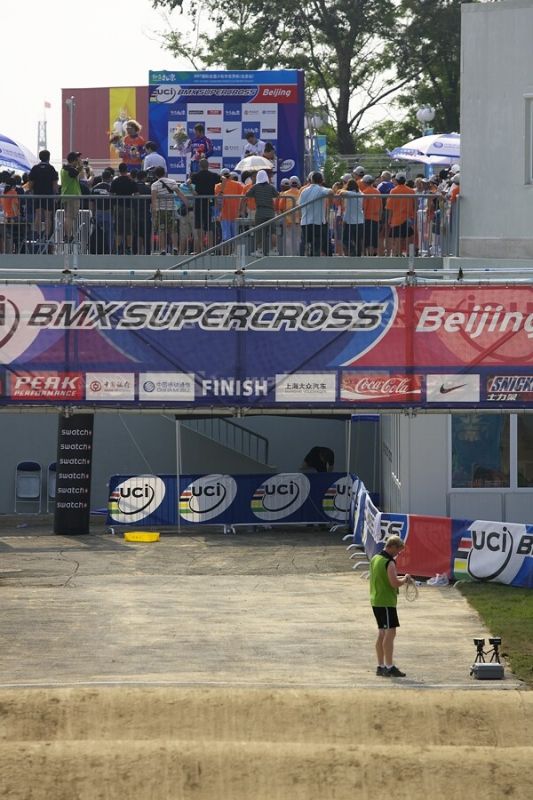 SP UCI BMX Supercross, 20.-21.8. 2007 Peking/Čína - vyhlášení vítězů na supr nevhodném místě